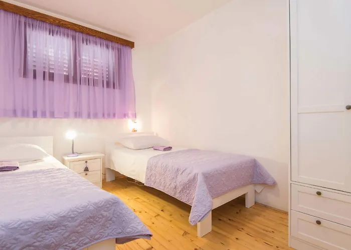 Holiday home Bb Cr Prigradica