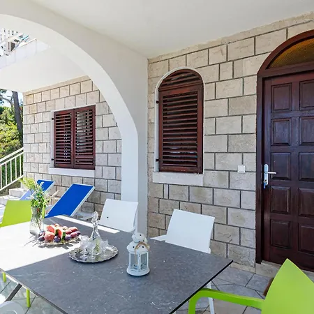 Pet Friendly In With Kitchen * Prigradica