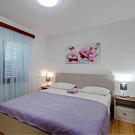 Pet Friendly In With Kitchen Prigradica
