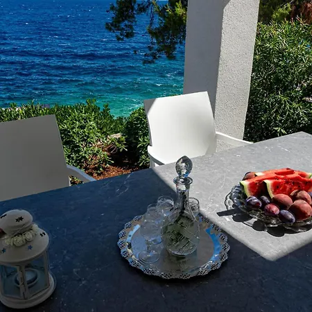 Pet Friendly In With Kitchen Holiday home